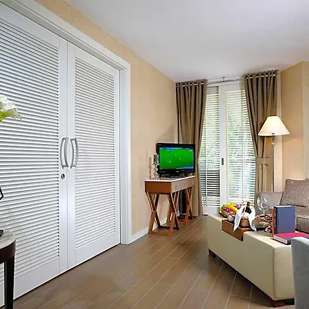 Elegance International Hotell