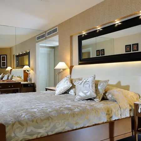 Elegance International 호텔 말마리스