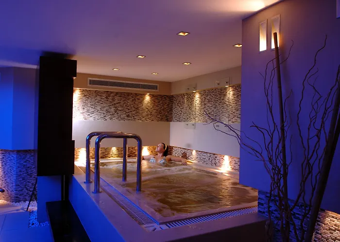Отель Elegance International