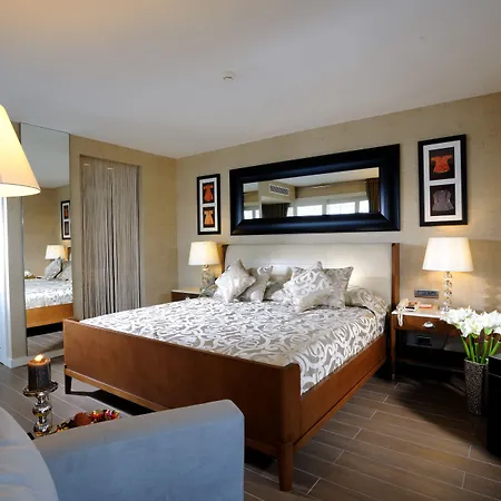 Elegance International Hotell 5*